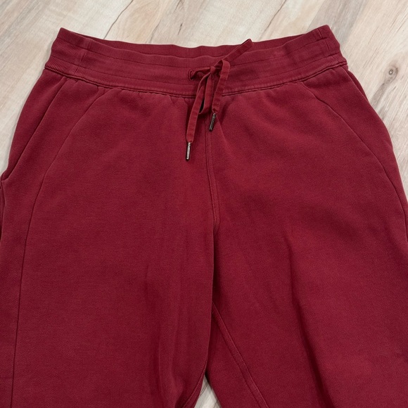 Lululemon Scuba High-Rise Jogger 7/8 Length Mulled Wine - Picture 7 of 10
